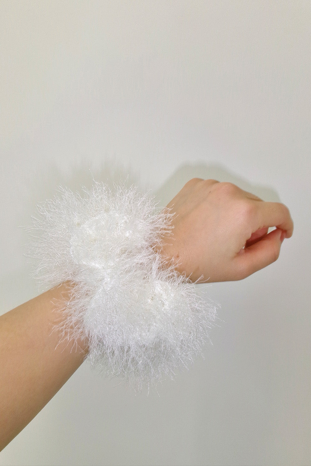 Fuzzy Scrunchie (Snow)